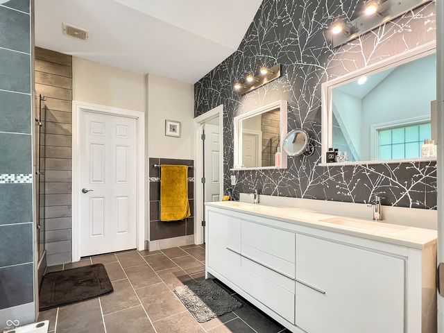 6075 Waterside Drive, Columbus, IN 47201