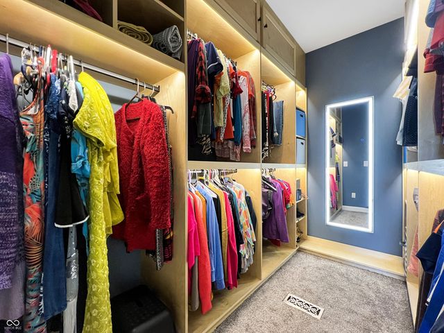6075 Waterside Drive, Columbus, IN 47201