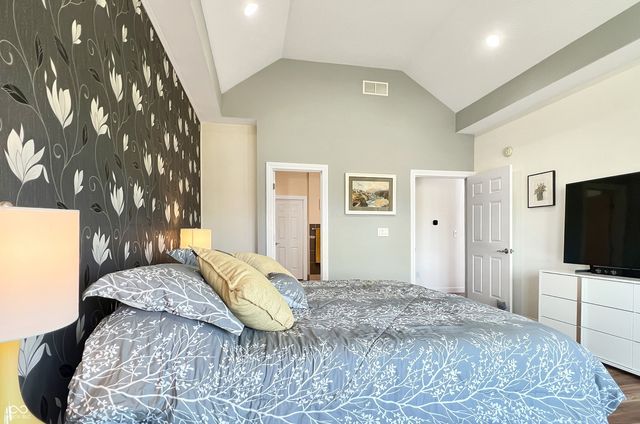 6075 Waterside Drive, Columbus, IN 47201