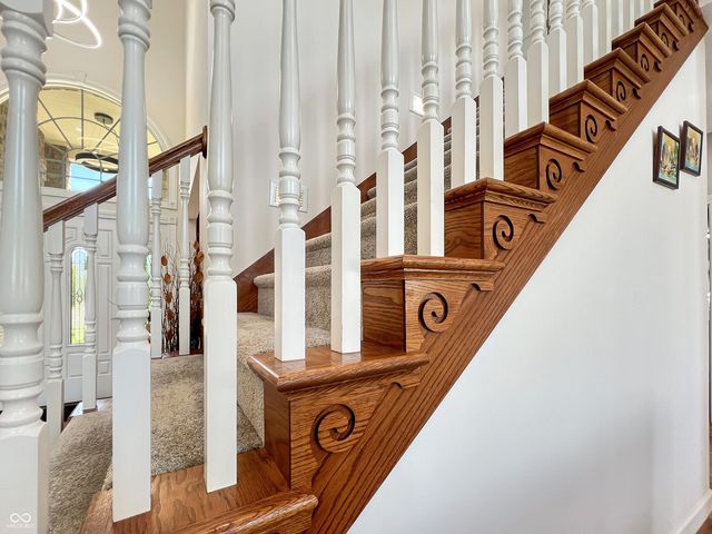 6075 Waterside Drive, Columbus, IN 47201