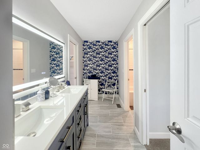 6075 Waterside Drive, Columbus, IN 47201