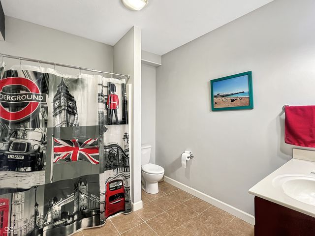 6075 Waterside Drive, Columbus, IN 47201