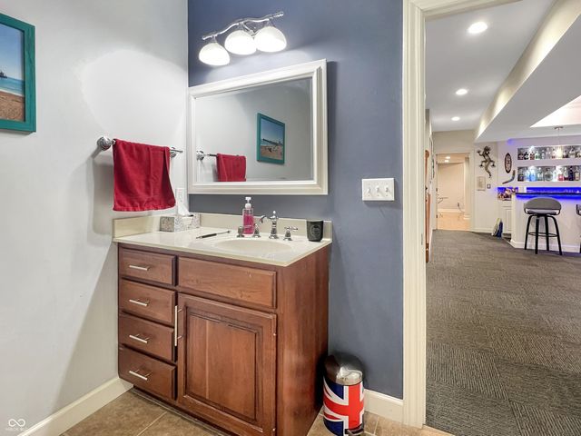 6075 Waterside Drive, Columbus, IN 47201
