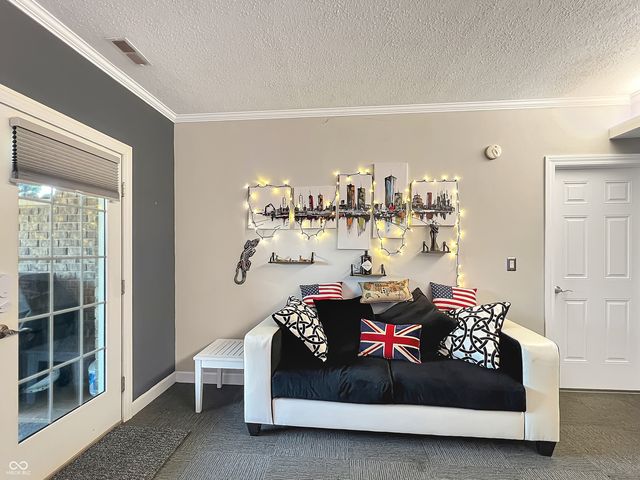 6075 Waterside Drive, Columbus, IN 47201