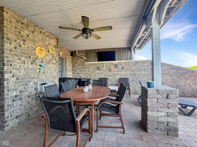 6075 Waterside Drive, Columbus, IN 47201