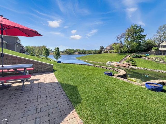 6075 Waterside Drive, Columbus, IN 47201