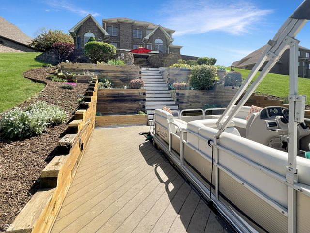 6075 Waterside Drive, Columbus, IN 47201