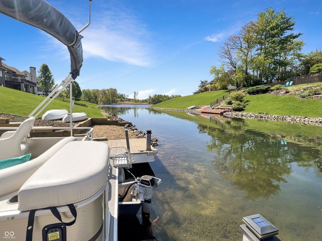 6075 Waterside Drive, Columbus, IN 47201