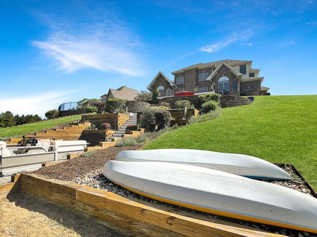 6075 Waterside Drive, Columbus, IN 47201
