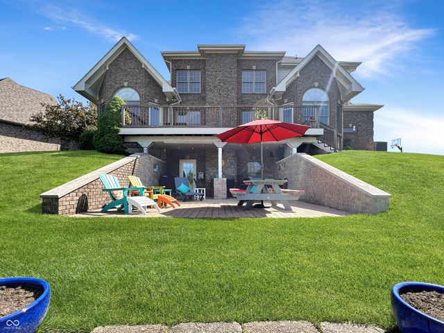 6075 Waterside Drive, Columbus, IN 47201