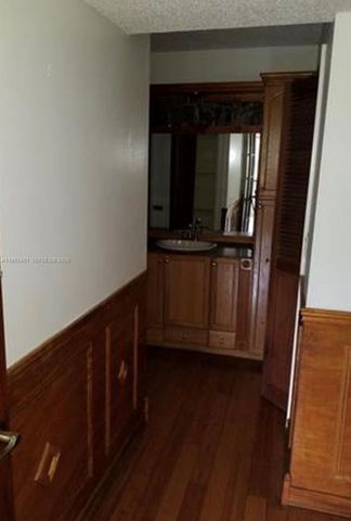 309 Lakeview Dr 204, Weston, FL 33326