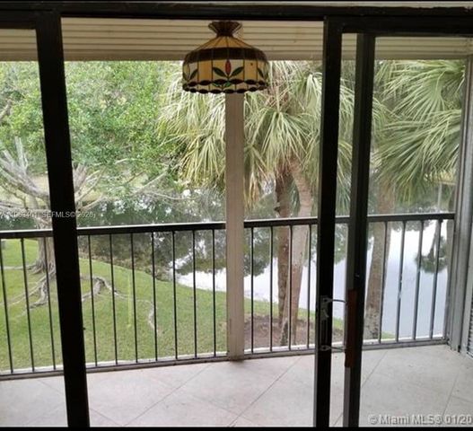 309 Lakeview Dr 204, Weston, FL 33326