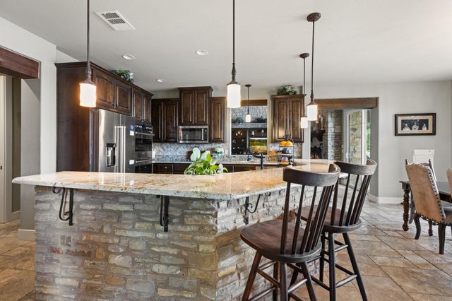 101 Palm CV, Buchanan Dam, TX 78609