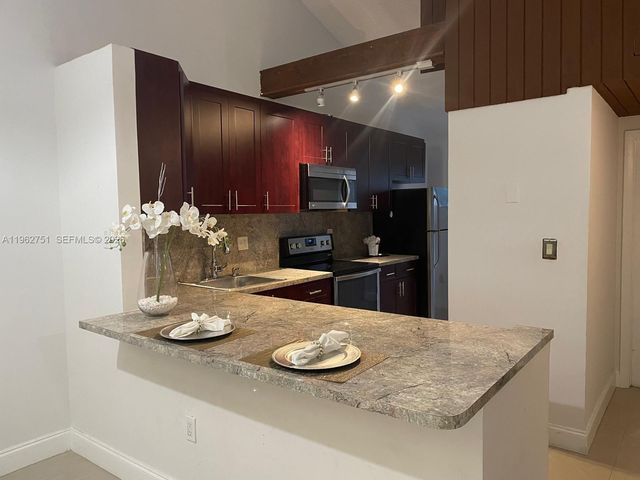 1712 NW 74th Ave 28, Plantation, FL 33313