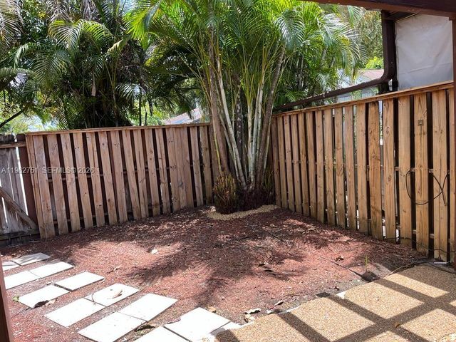 1712 NW 74th Ave 28, Plantation, FL 33313