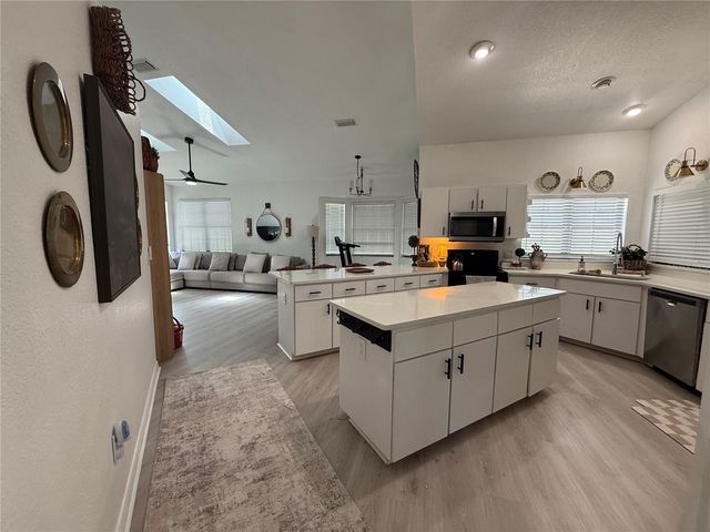 10195 SW 132ND AVENUE, Dunnellon, FL 34432