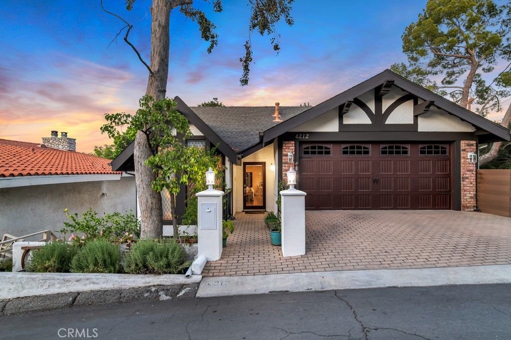 Image 1 of property listing at 4212 Alhama, Woodland Hills, CA 91364