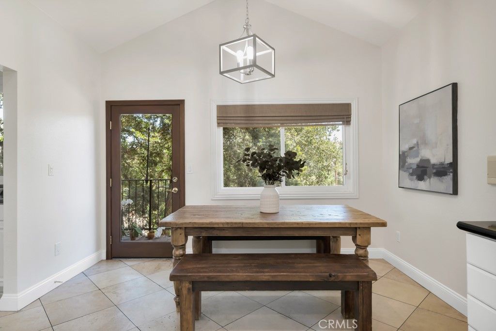 Image 10 of property listing at 4212 Alhama, Woodland Hills, CA 91364