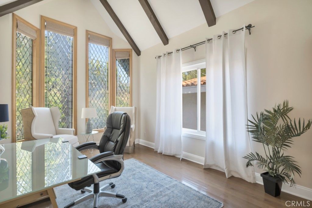 Image 11 of property listing at 4212 Alhama, Woodland Hills, CA 91364