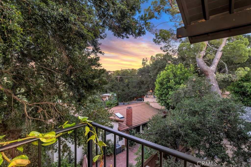 Image 12 of property listing at 4212 Alhama, Woodland Hills, CA 91364
