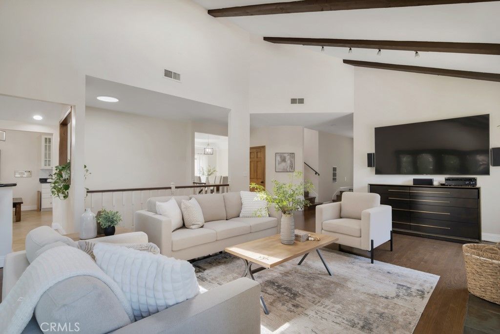 Image 2 of property listing at 4212 Alhama, Woodland Hills, CA 91364