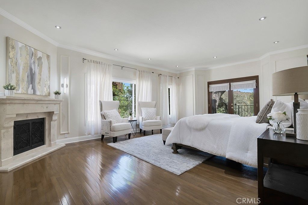 Image 3 of property listing at 4212 Alhama, Woodland Hills, CA 91364