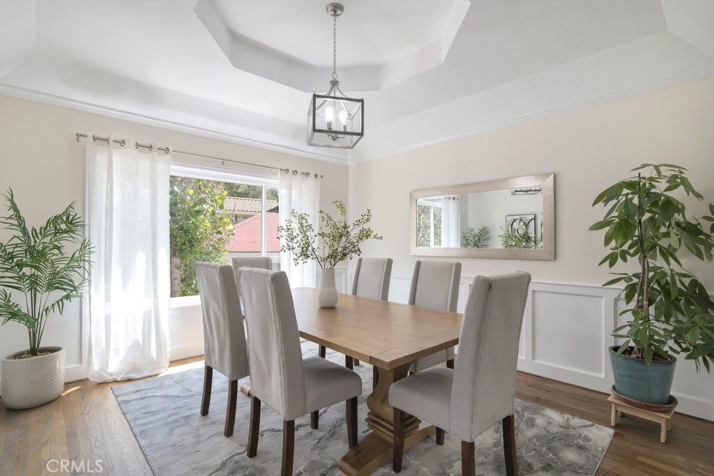 Image 4 of property listing at 4212 Alhama, Woodland Hills, CA 91364