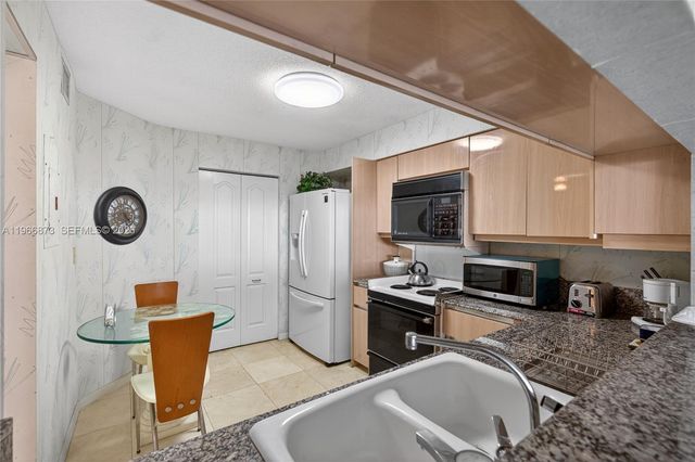 5757 Collins Ave 1902, Miami Beach, FL 33140