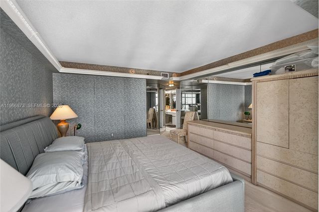 5757 Collins Ave 1902, Miami Beach, FL 33140