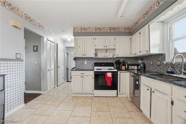 36515 Starboard Drive, Eastlake, OH 44095