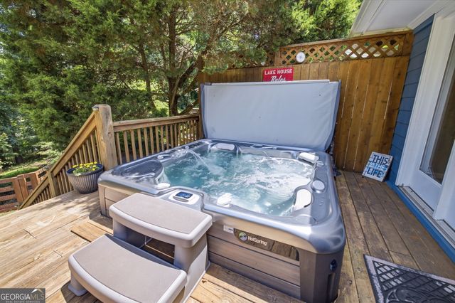 9040 Ruby Lane, Gainesville, GA 30506