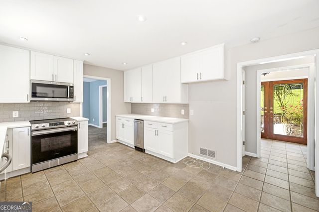 9040 Ruby Lane, Gainesville, GA 30506