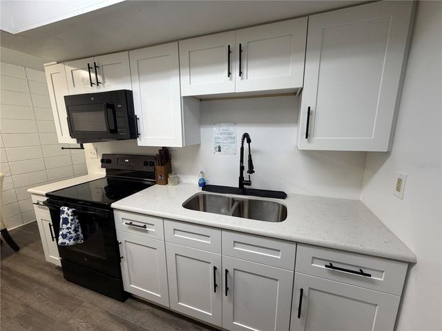 15219 WESTMINISTER AVENUE B, Clearwater, FL 33760