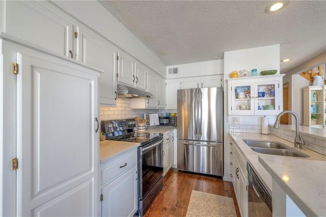 15430 Floyd Street, Overland Park, KS 66223