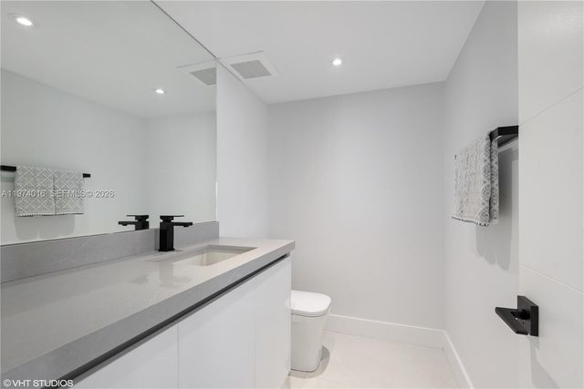 19707 Turnberry Way 28J, Aventura, FL 33180