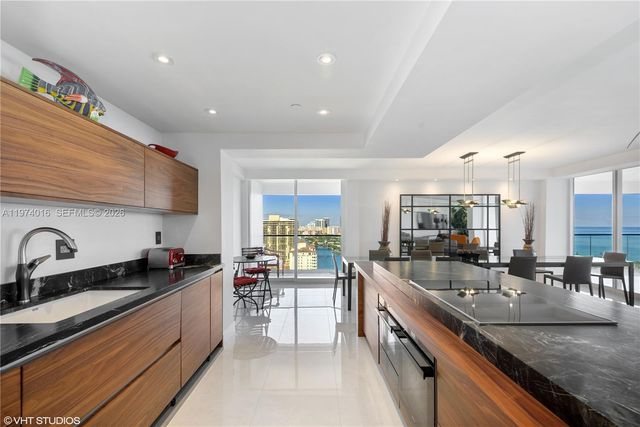 19707 Turnberry Way 28J, Aventura, FL 33180