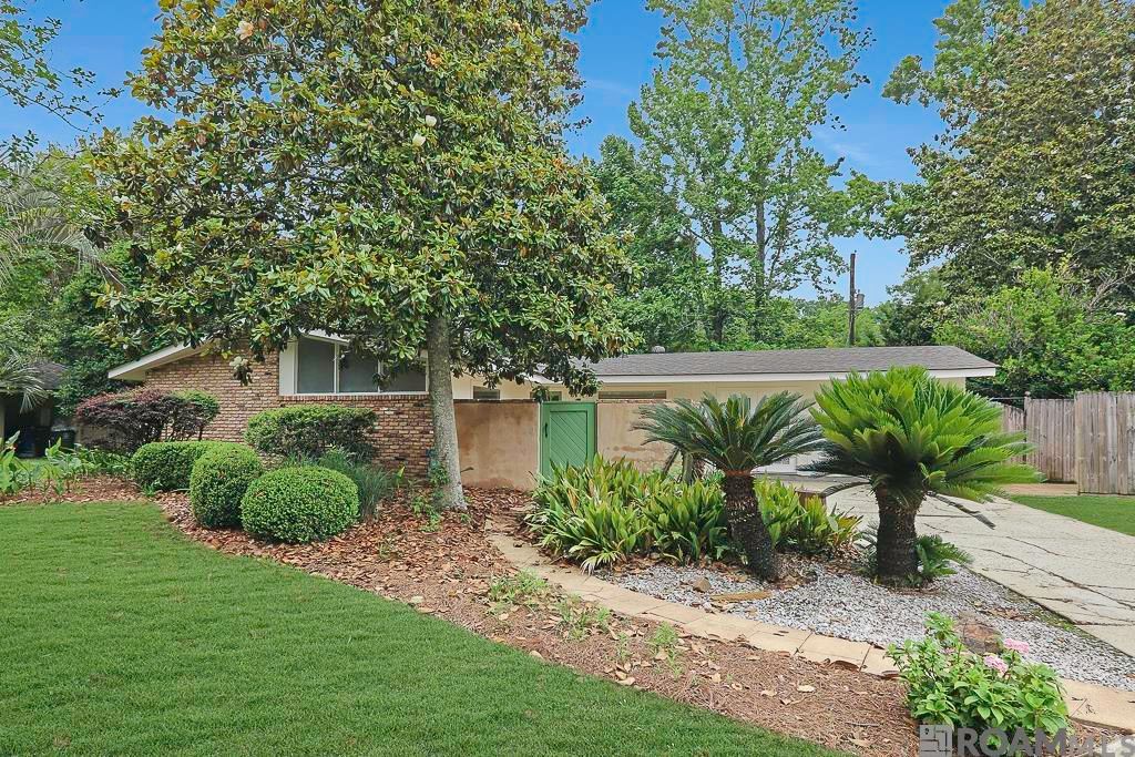 633 College Hill Dr, Baton Rouge, LA 70808
