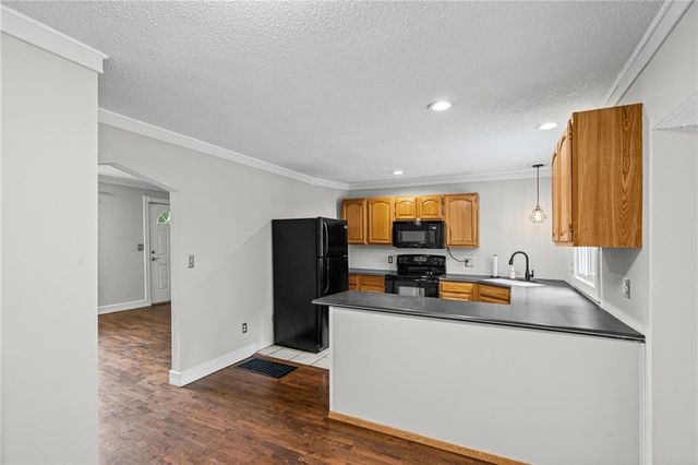 200 W 98 Street, Kansas City, MO 64114