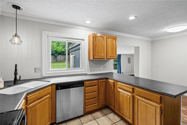 200 W 98 Street, Kansas City, MO 64114