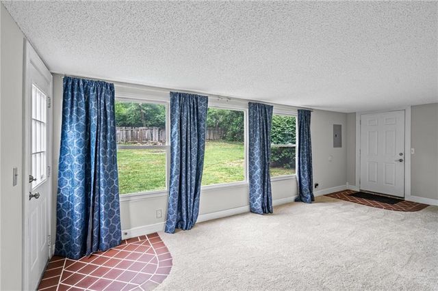 200 W 98 Street, Kansas City, MO 64114