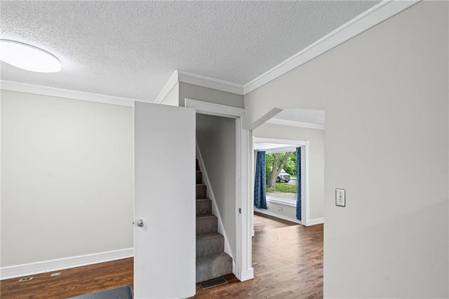 200 W 98 Street, Kansas City, MO 64114