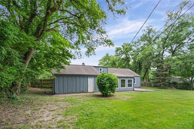 200 W 98 Street, Kansas City, MO 64114