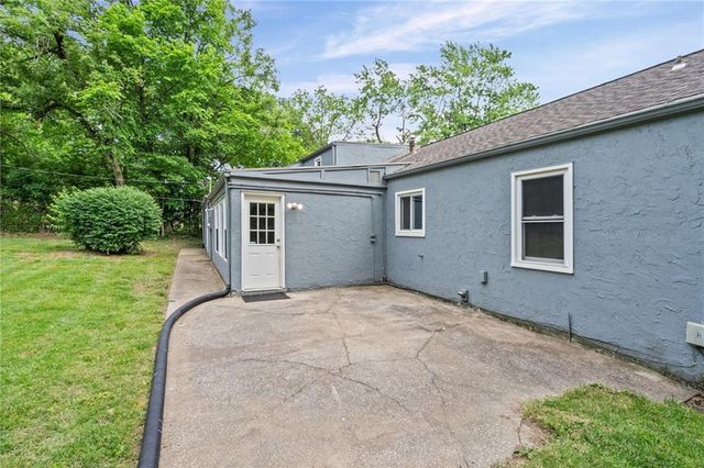 200 W 98 Street, Kansas City, MO 64114