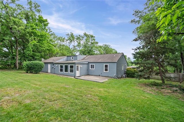 200 W 98 Street, Kansas City, MO 64114