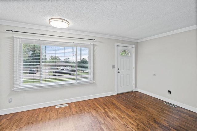 200 W 98 Street, Kansas City, MO 64114