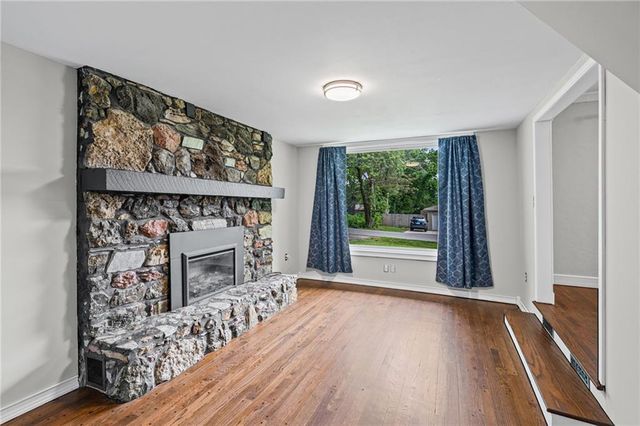 200 W 98 Street, Kansas City, MO 64114