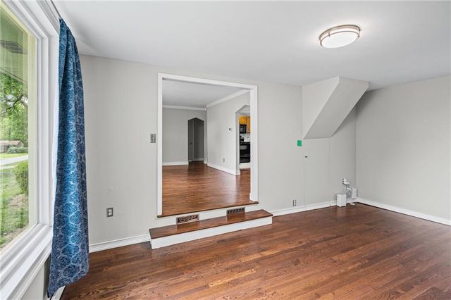 200 W 98 Street, Kansas City, MO 64114
