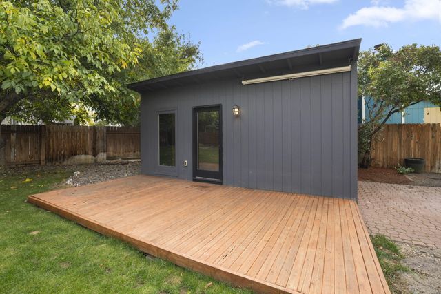 1950 NW Ivy Place, Redmond, OR 97756