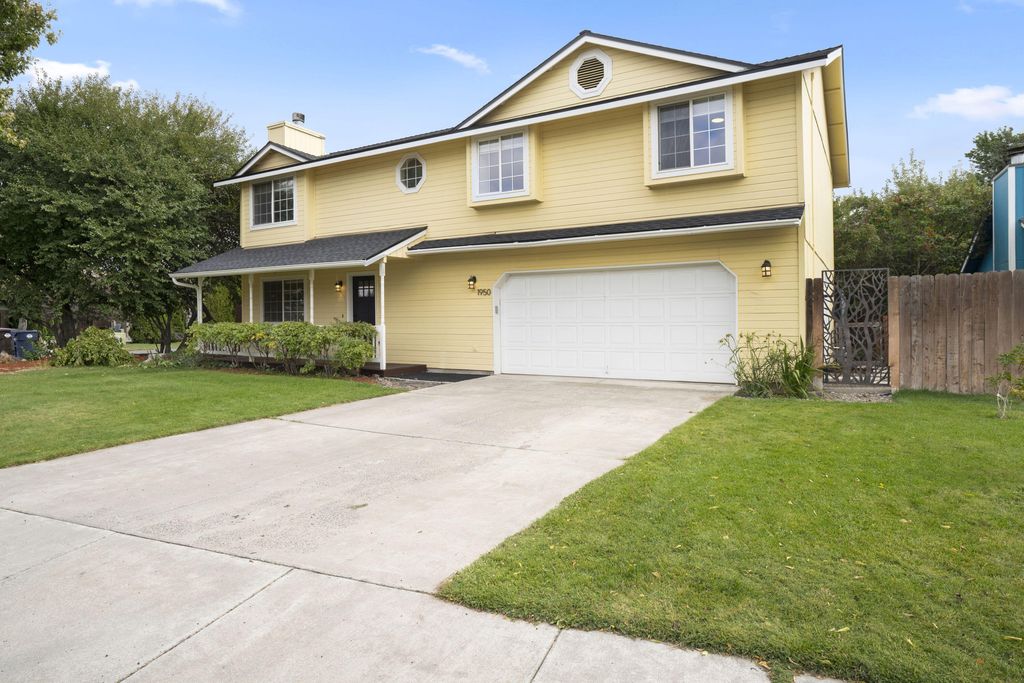 1950 NW Ivy Place, Redmond, OR 97756