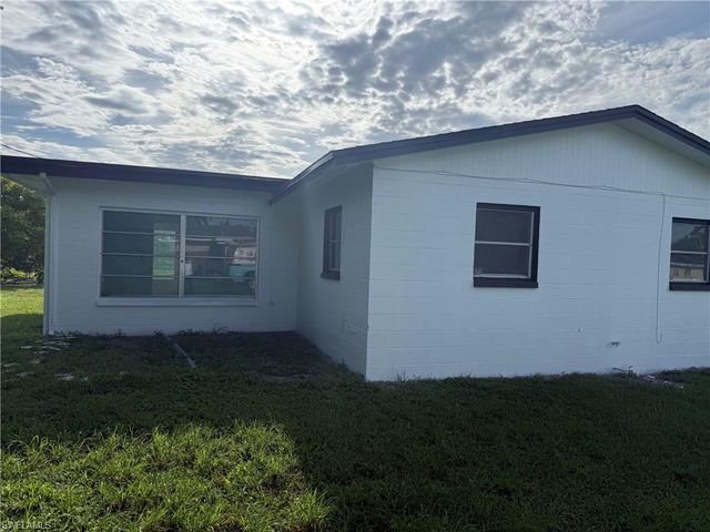 212 Davis RD, Lehigh Acres, FL 33936